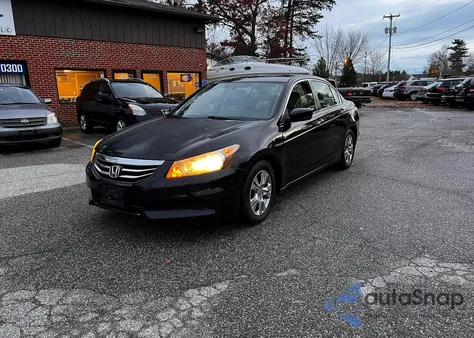 2011 Honda Accord Lxp z USA, uszkodzony, nr VIN 1HGCP2F42BA047141